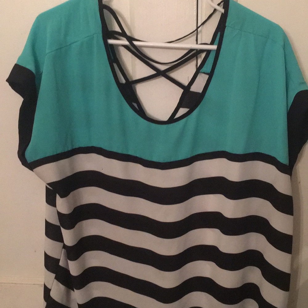 Short leave white, black and blue blouse